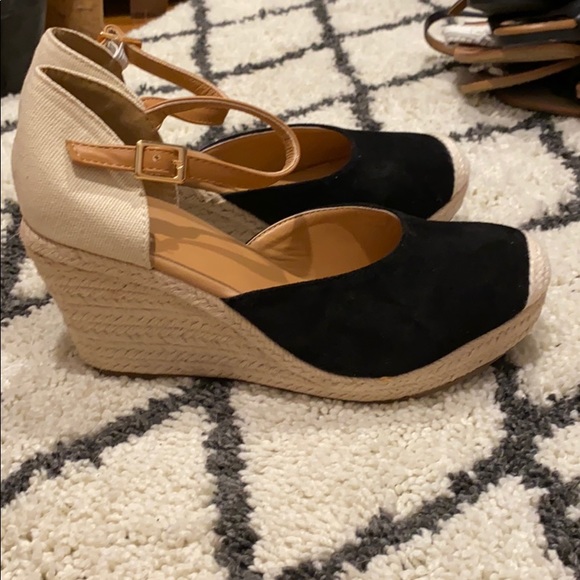 Women’s Size 8 sandals/Wedges - Picture 5 of 8